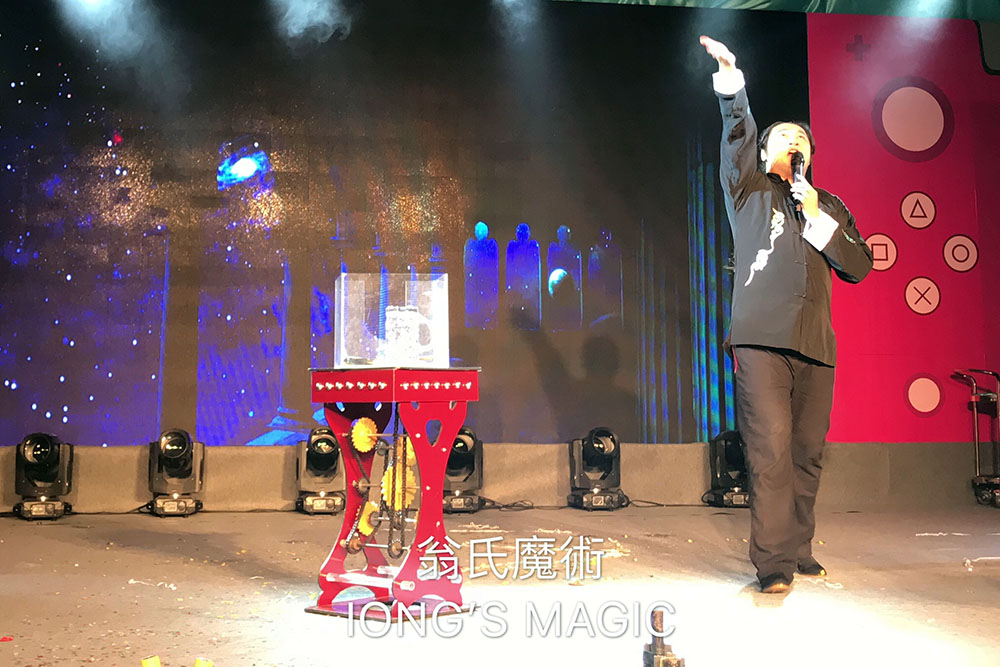 IONG'S MAGIC SHOW